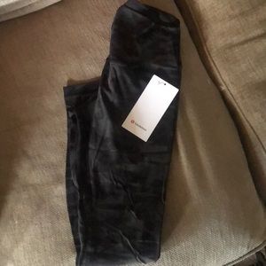 Women’s NWT Camo Lululemon Align pants 28” size 8
